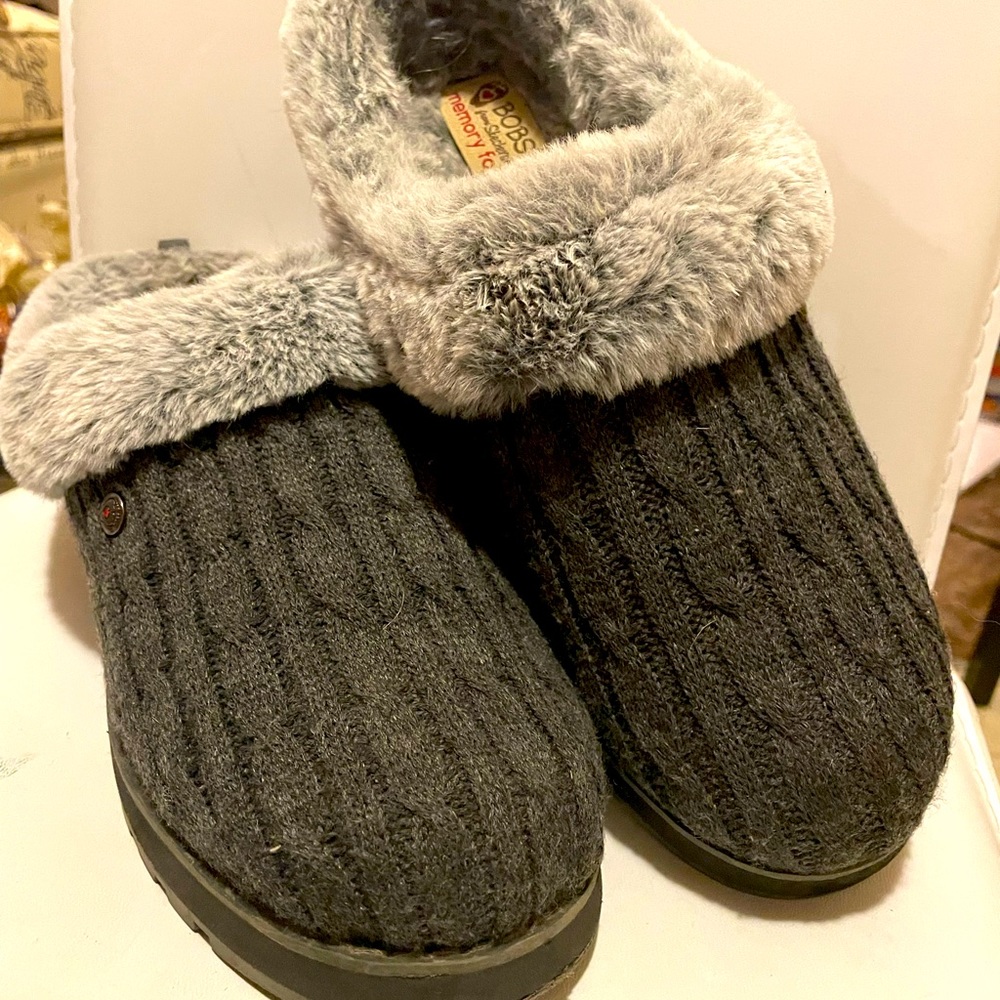 COPY - Size 9 sketchers slippers